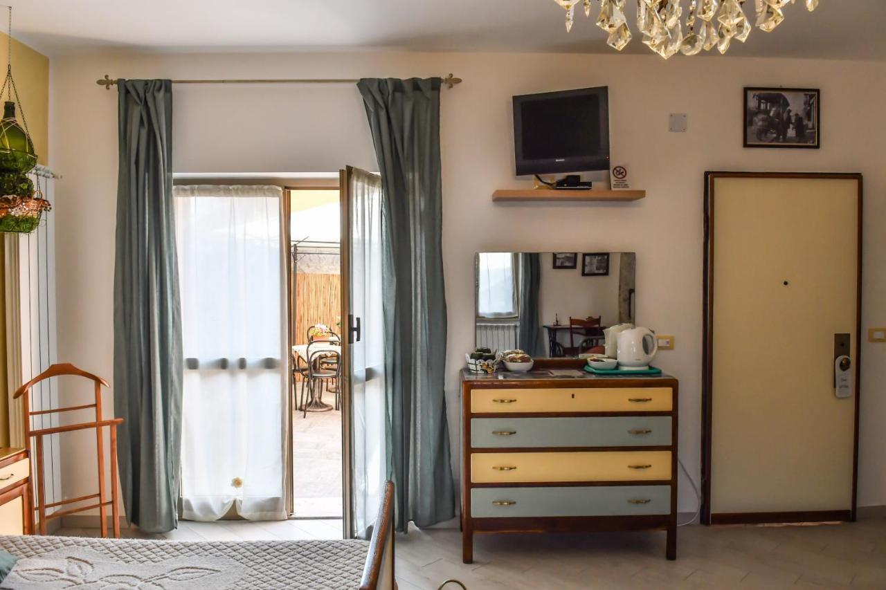 Bed and Breakfast La Terra Di Mingo à Vado Ligure Extérieur photo